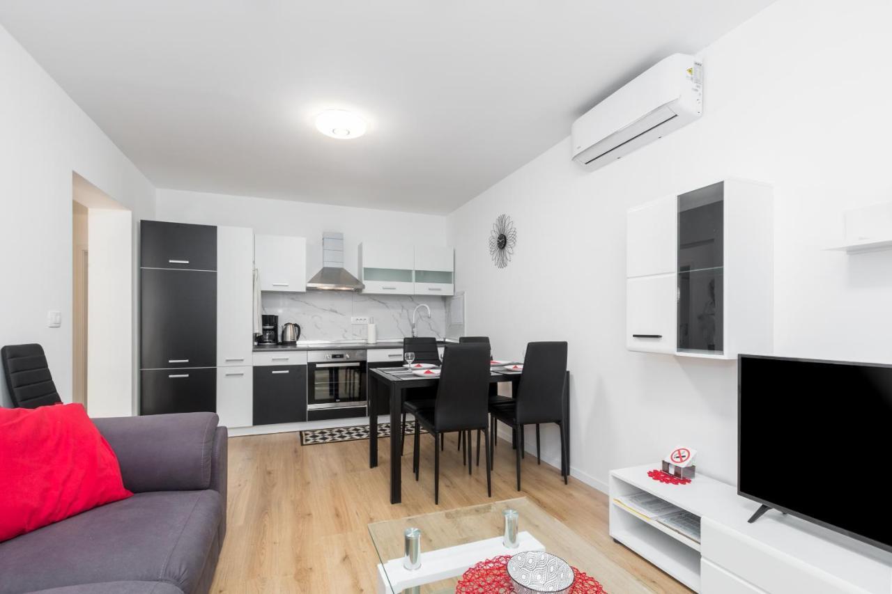 Apartman Porec Center Sea Apartment Екстериор снимка